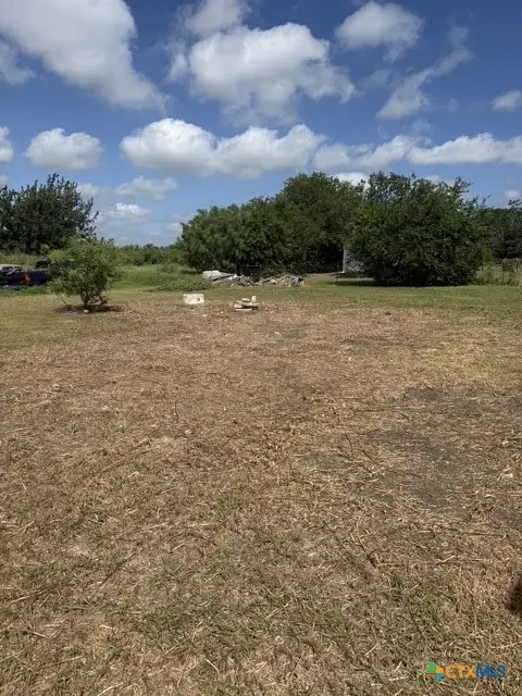 352 Stagecoach Hill Drive, Seguin, TX 78155