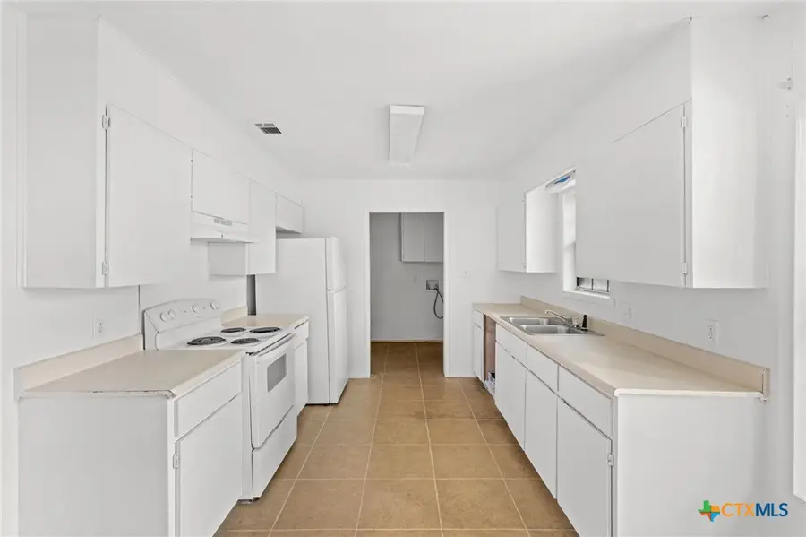 903 W 1st Street, Cameron, TX 76520 - #3