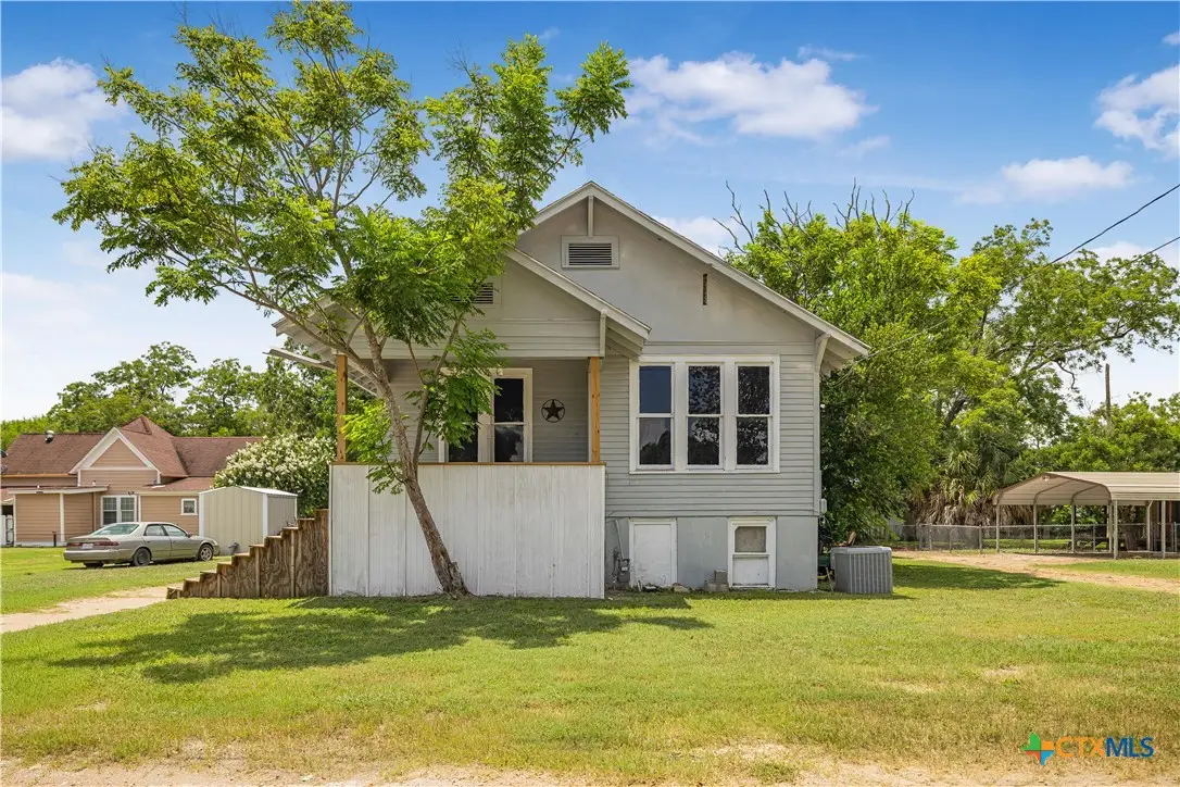 414 E Hochheim Street, Yoakum, TX 77995 - #1
