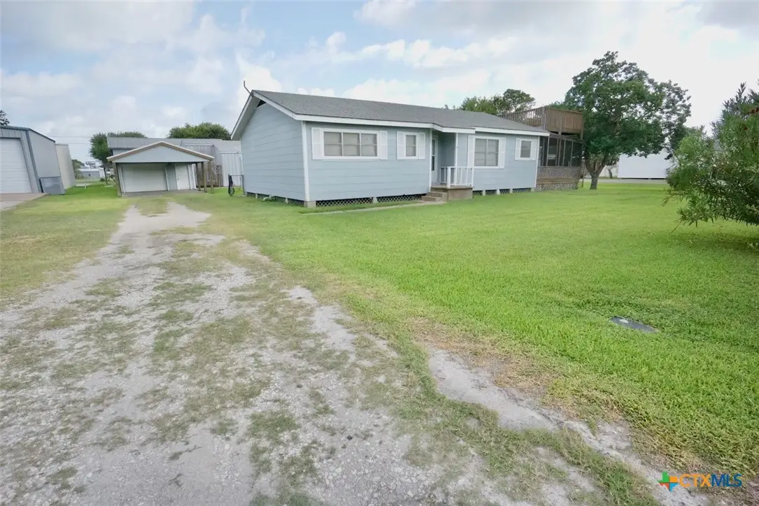 902 W Monroe Avenue, Port Oconnor, TX 77982 - #1