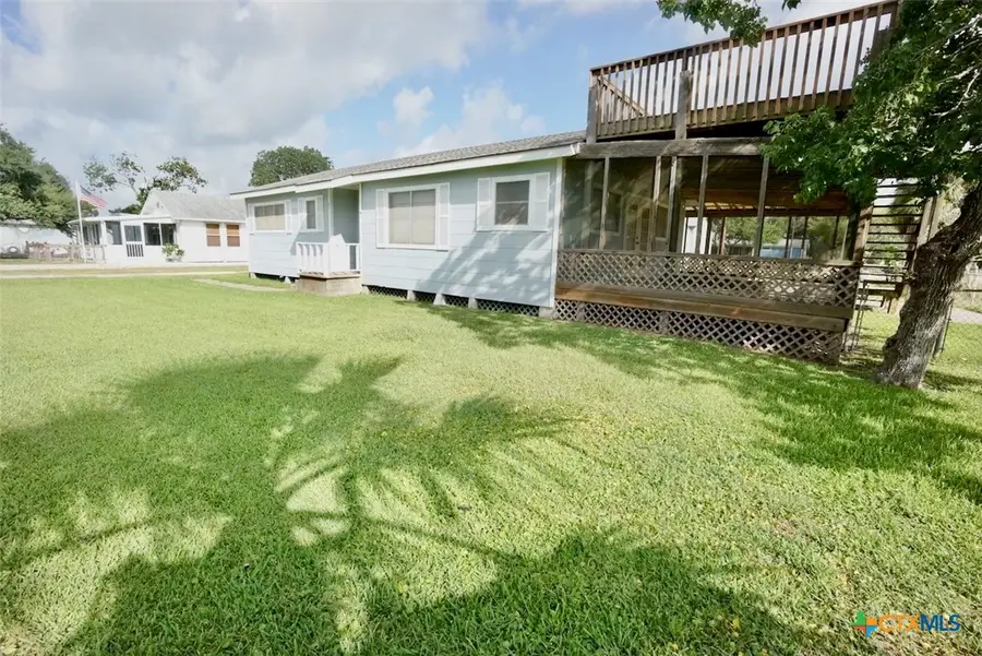 902 W Monroe Avenue, Port Oconnor, TX 77982 - #3
