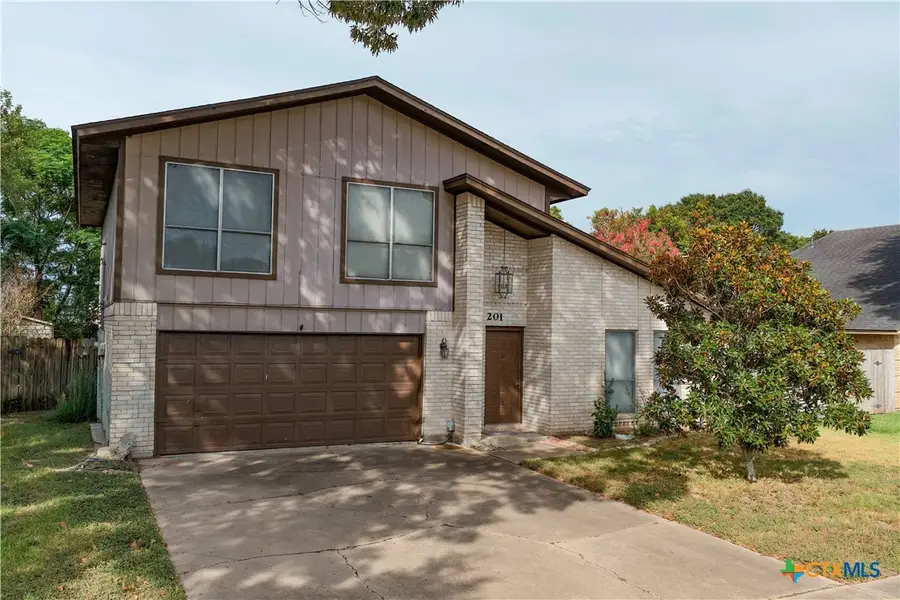 201 Heather Street, Victoria, TX 77904 - #2
