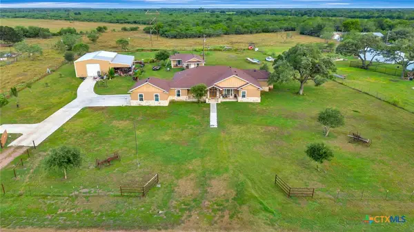 1207 Friar Rd, Cuero, TX 77954