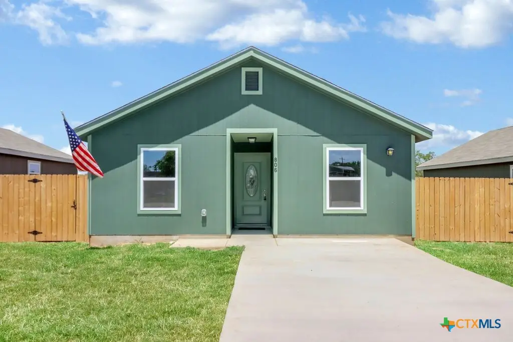 806 E 6th Street, Nixon, TX 78140 - #1