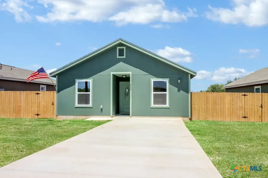 806 E 6th Street, Nixon, TX 78140 - #2