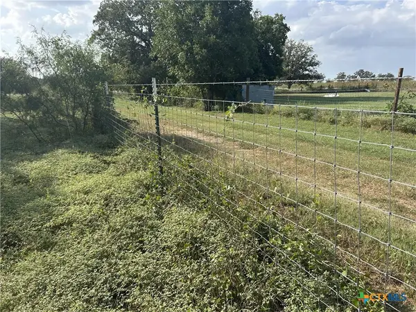 240 Private Road 4601 Road, Waelder, TX 78959