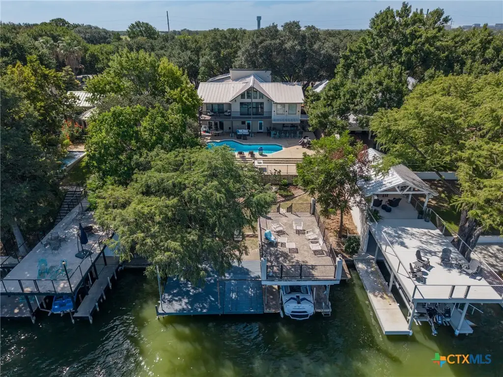 180 Lake Ridge Drive, Seguin, TX 78155 - #1