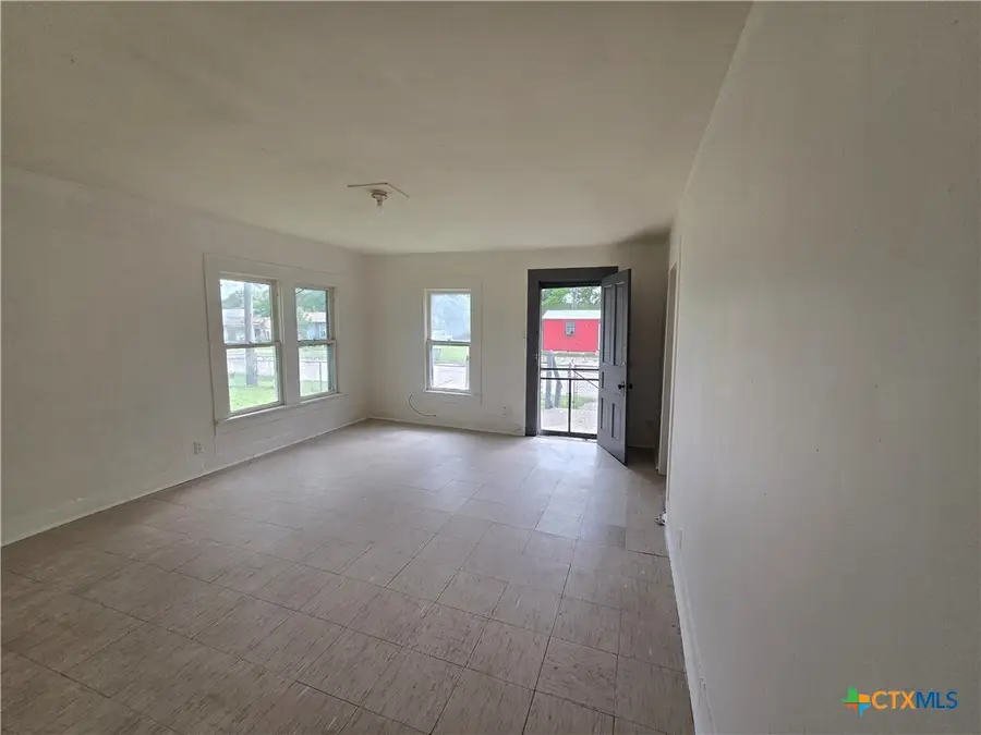 320 Commerce Street, Marlin, TX 76661 - #2