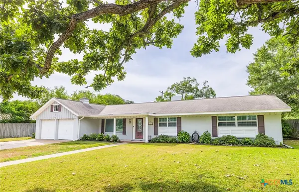 2206 E Loma Vista Avenue, Victoria, TX 77901