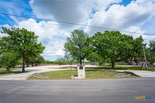 102 Pecan Drive, Mountain City, TX 78610