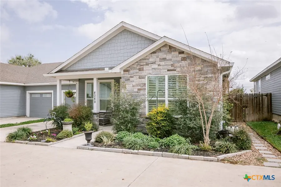 406 W Crestwood Drive #B, Victoria, TX 77901 - #3