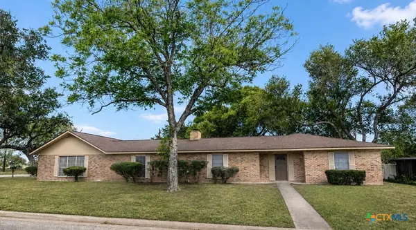 201 Oak Lane, Cuero, TX 77954