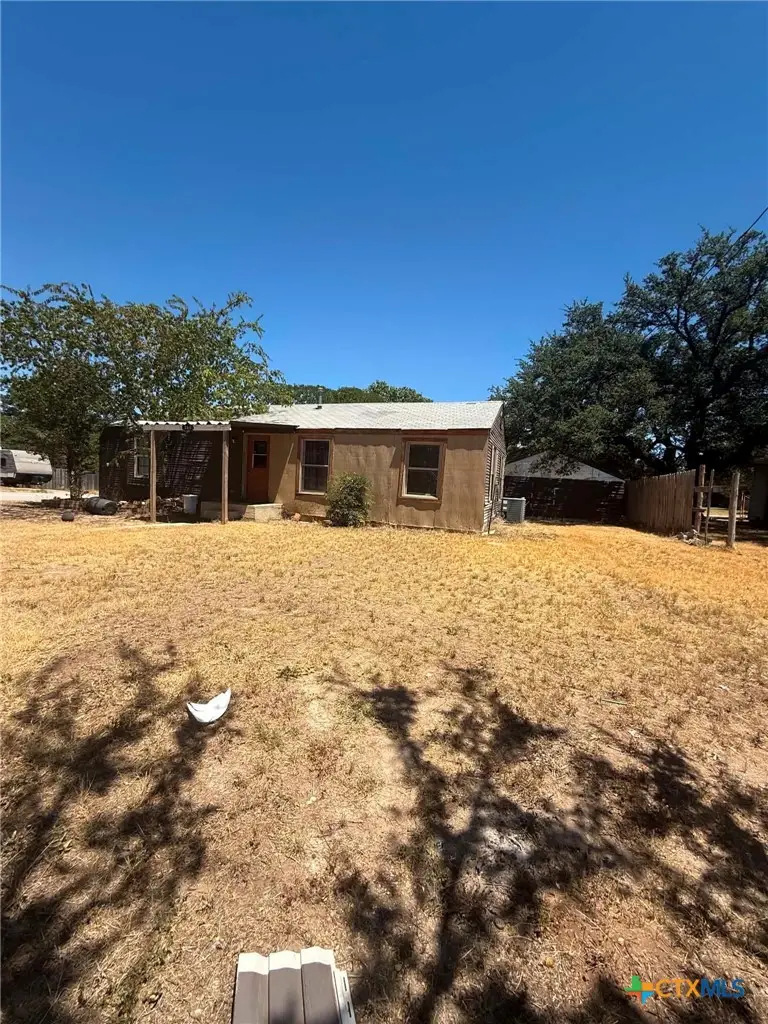 207 N Broad Street, Lampasas, TX 76550 - #3
