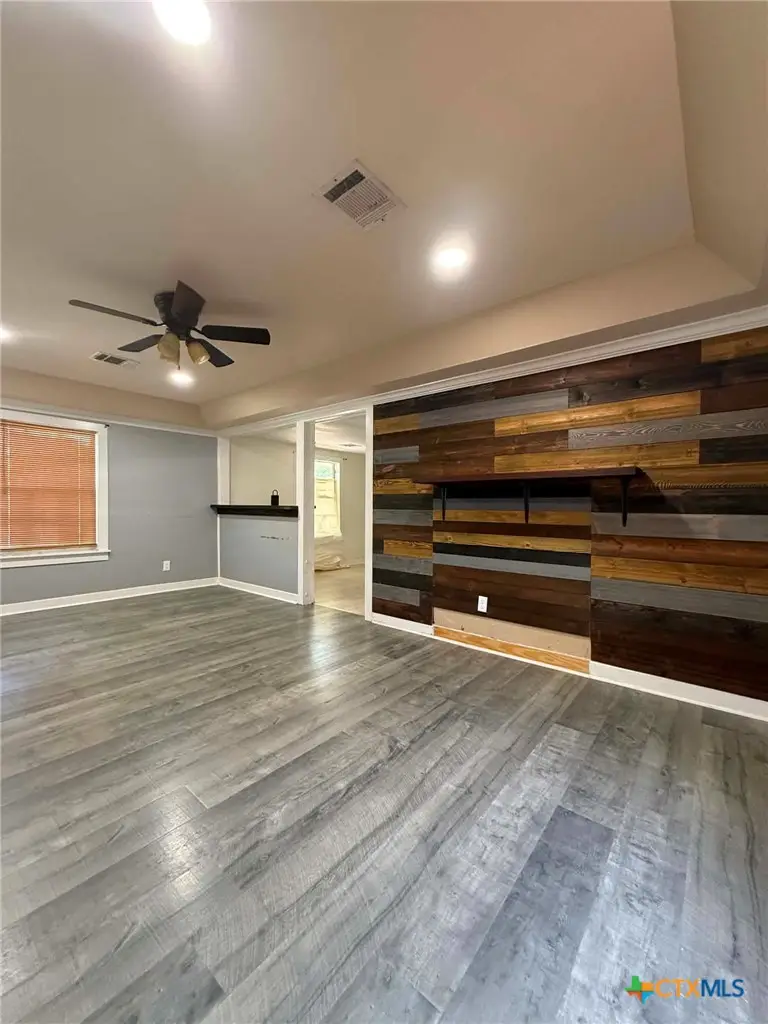 206 W Avenue B, Lampasas, TX 76550 - #2