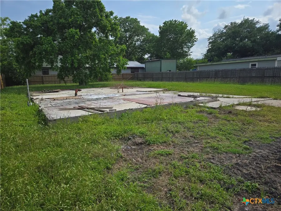 1003 E Virginia Avenue, Victoria, TX 77901 - #2