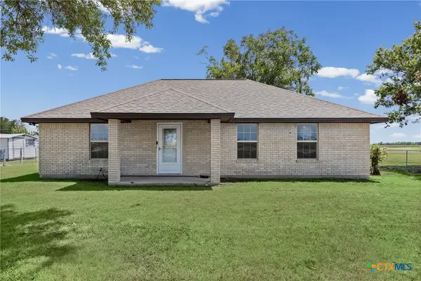 403 County View Road, Lockhart, TX 78644