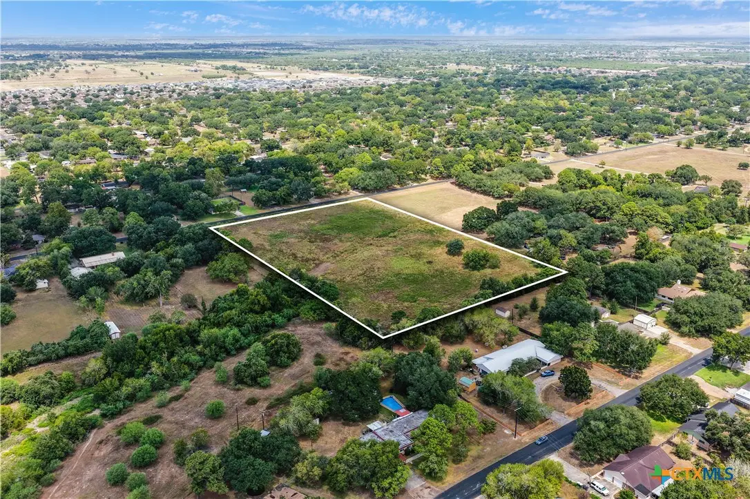 303 Edinburgh Street, Victoria, TX 77904 - #1