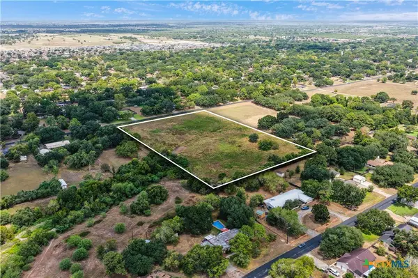 303 Edinburgh Street, Victoria, TX 77904