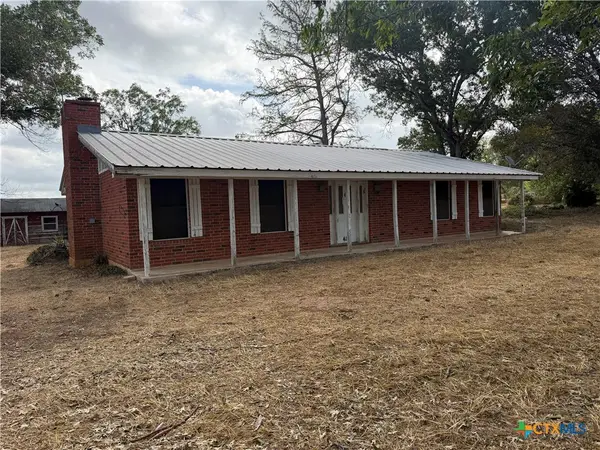415 Se Main Street, Stockdale, TX 78160