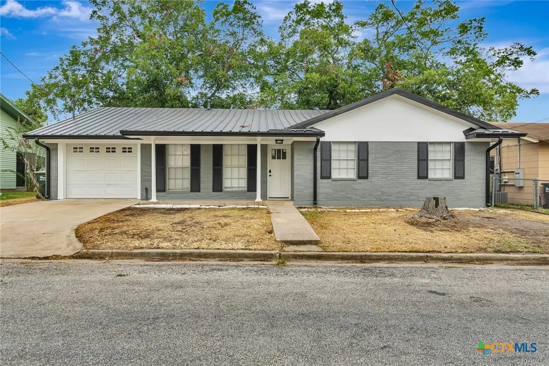 602 N Market Street, Hallettsville, TX 77964 - #1