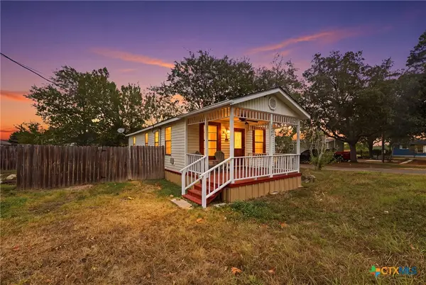 1904 Dreyer Lane Street, Gonzales, TX 78629