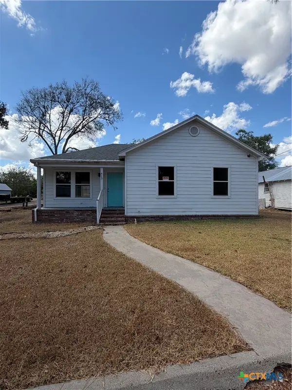 413 W Hamilton, Cuero, TX 77954