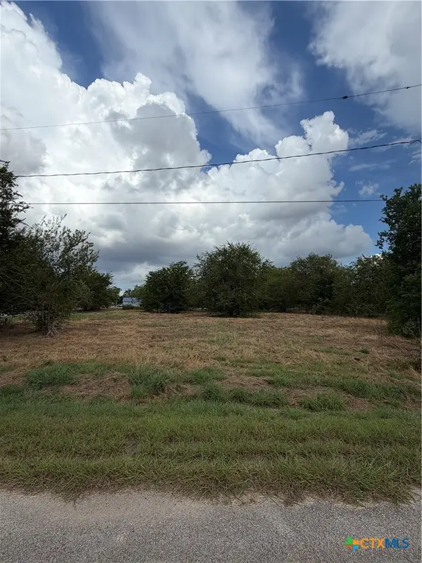 502 E Houston Street, Edna, TX 77957
