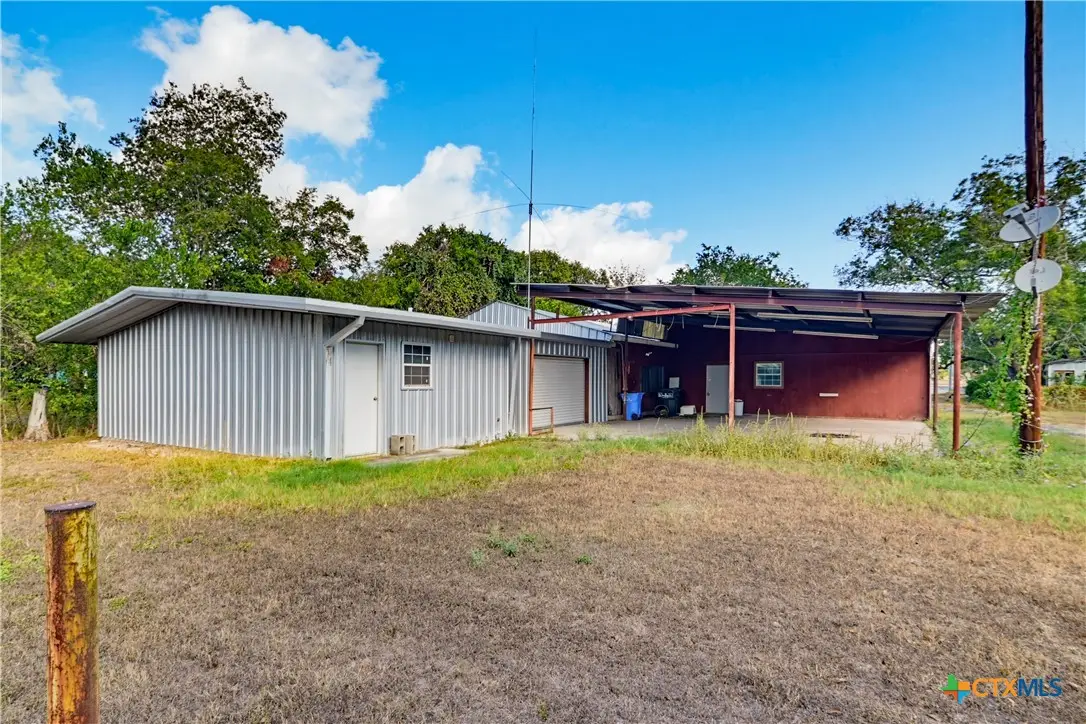 206 E Pine Street, Seguin, TX 78155 - #1