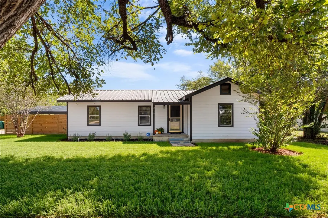 2126 S Wall Street, Belton, TX 76513 - #1