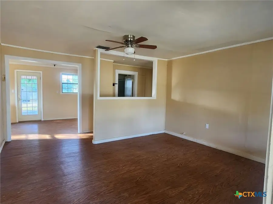107 E Saint Mary Street, Runge, TX 78151 - #2