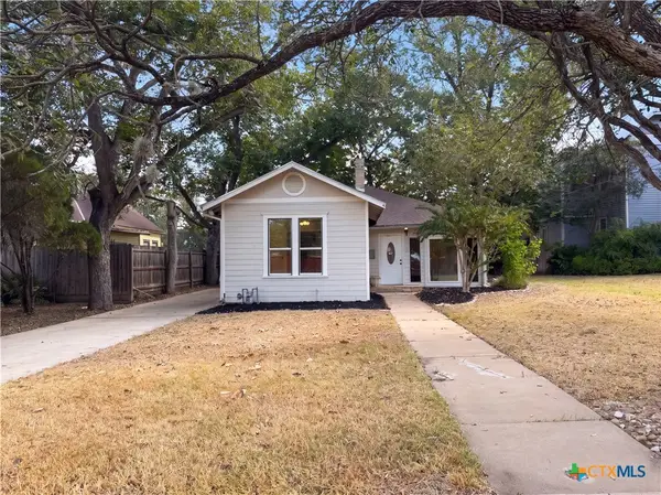 111 S College Street, Gonzales, TX 78629