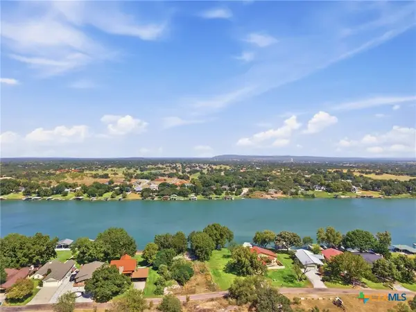 305 Pecan Drive, Kingsland, TX 78639