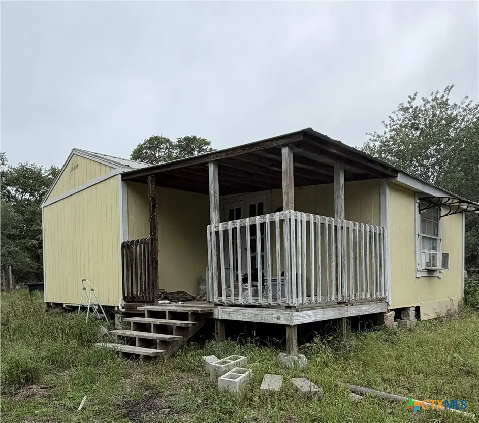 105 Clear Spring Springs, Floresville, TX 78114 - #1