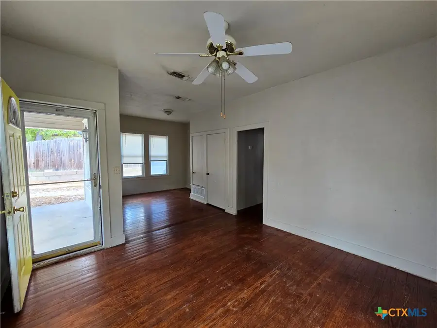 605 Park Street, Gatesville, TX 76528 - #3