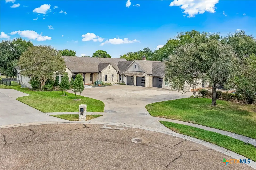 410 Iron Gate, Victoria, TX 77904 - #1
