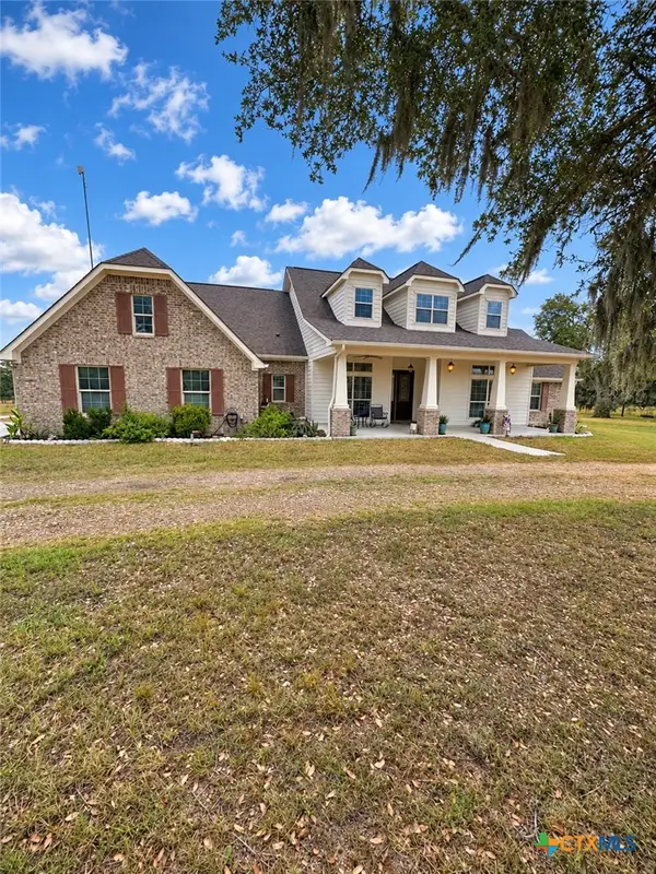 1684 Zengerle Rd, Cuero, TX 77954
