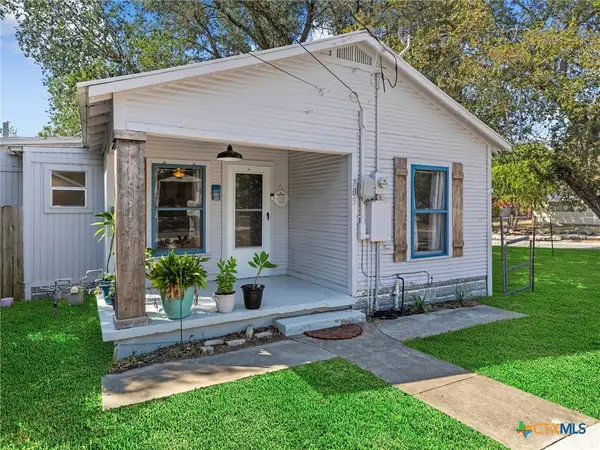 705 E Mountain Street, Seguin, TX 78155