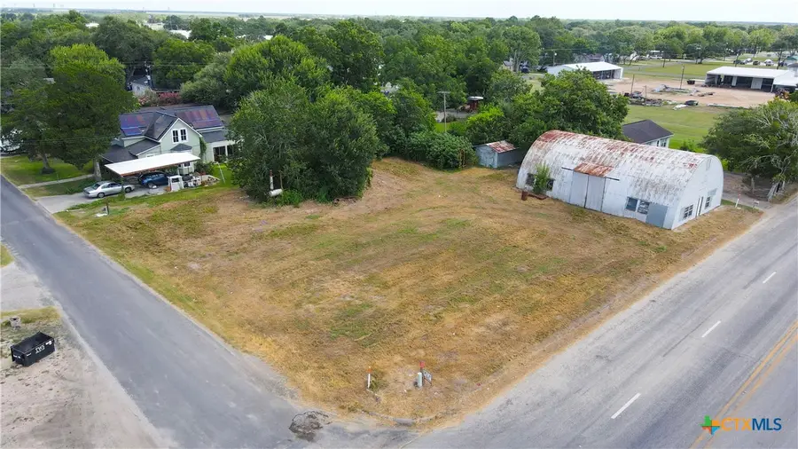 400 W North Street, Louise, TX 77455 - #2