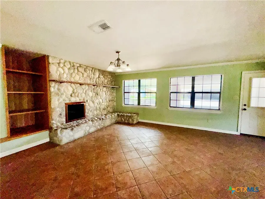 909 Anderson Street, Hearne, TX 77859 - #3