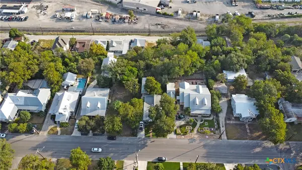445 S Academy Avenue, New Braunfels, TX 78130