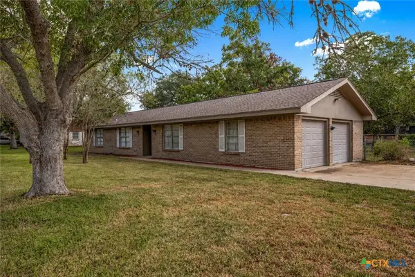 302 Brooks Road, Victoria, TX 77904