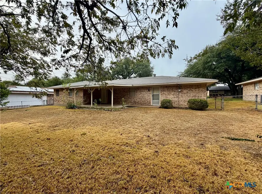 110 E Upshaw Avenue, Temple, TX 76501 - #3