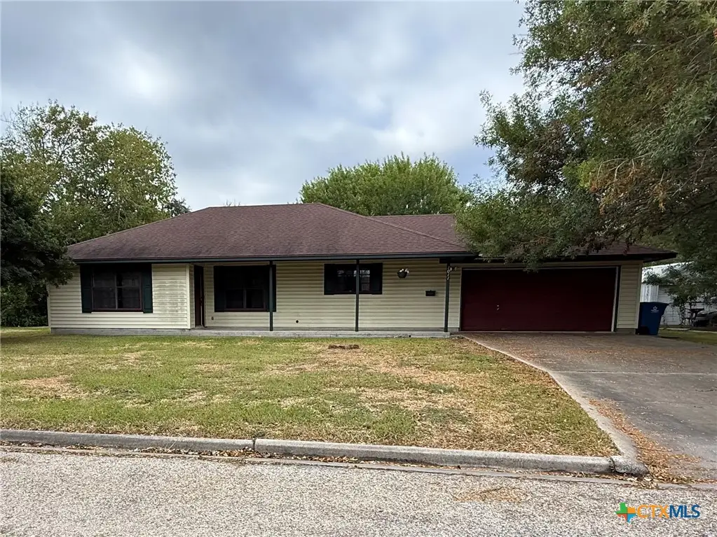 1011 N Ann Street, Port Lavaca, TX 77979 - #1