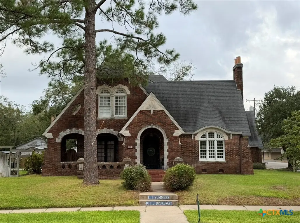 401 E Broadway, Cuero, TX 77954 - #1