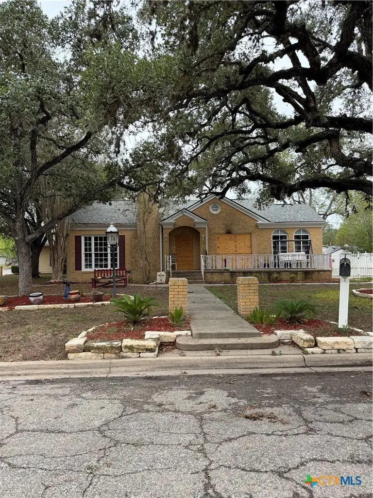 302 3rd St, Cuero, TX 77954 - #2