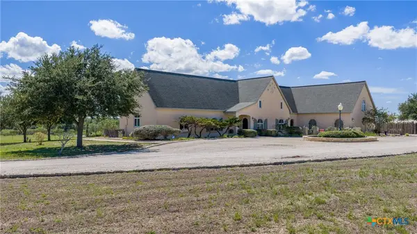 5904 Old Yoakum Road, Cuero, TX 77954