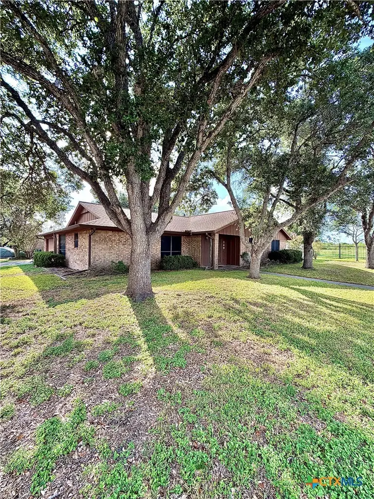 149 Spyglass Hill St, Port Lavaca, TX 77979 - #1