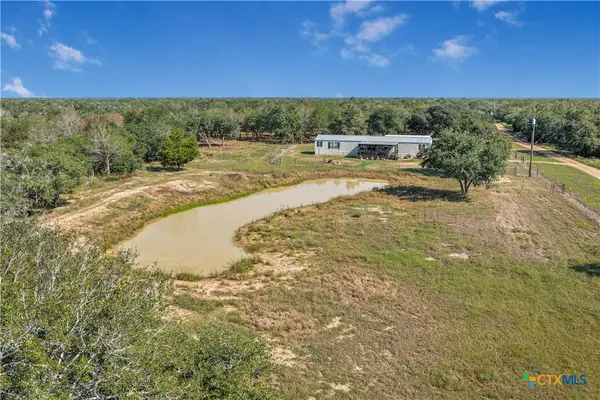 208 Private Road 1067, Hallettsville, TX 77964