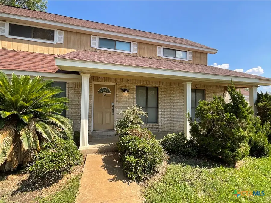 206 Mann Street, Yoakum, TX 77995 - #3