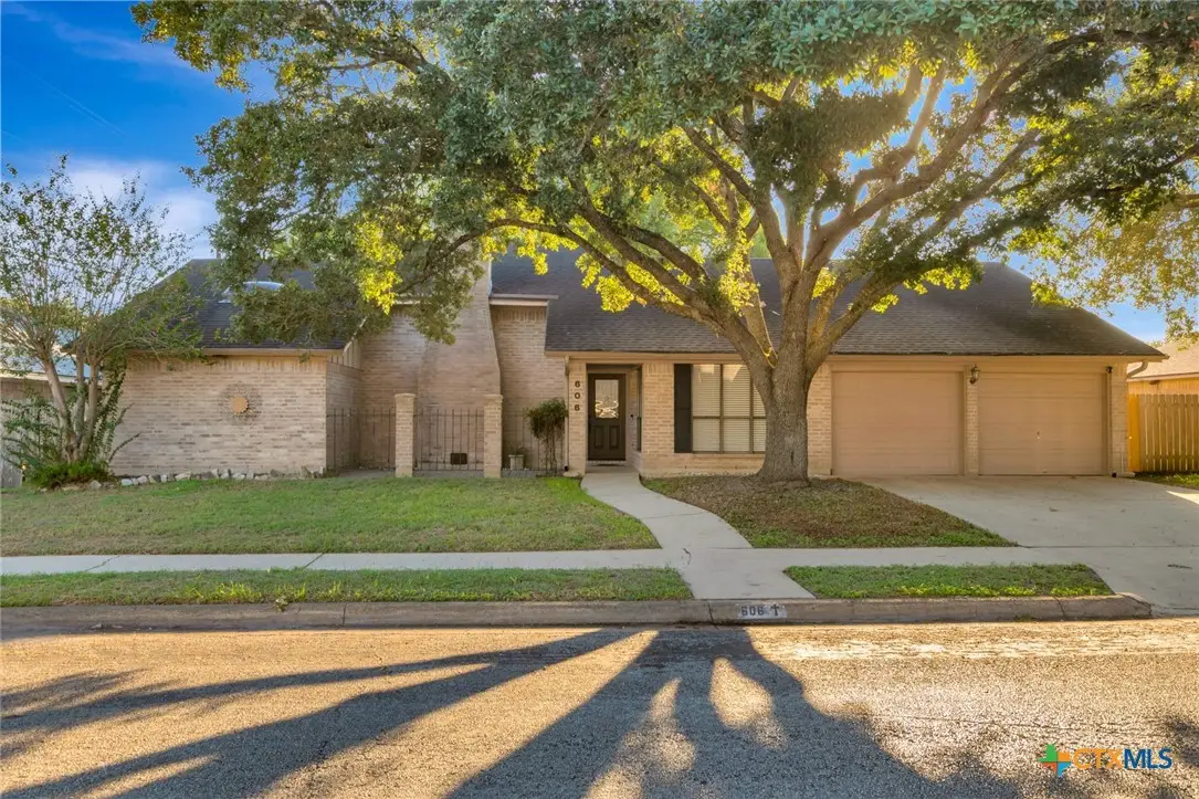 606 Santa Fe, Victoria, TX 77904 - #1